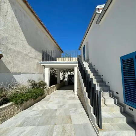 Beachfront Vila Murter